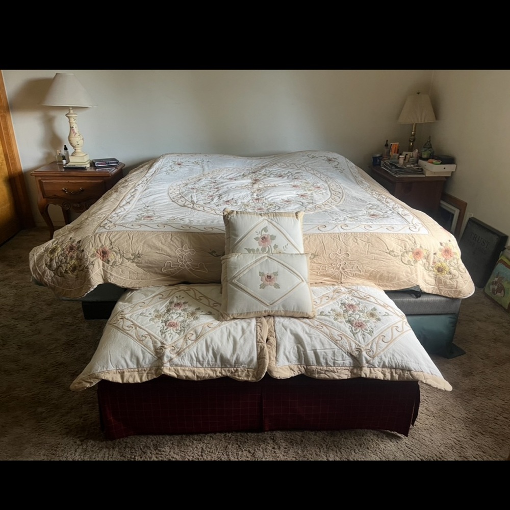 Lovely full/double size quilted bedspread. Earth tones. 89” x 89”